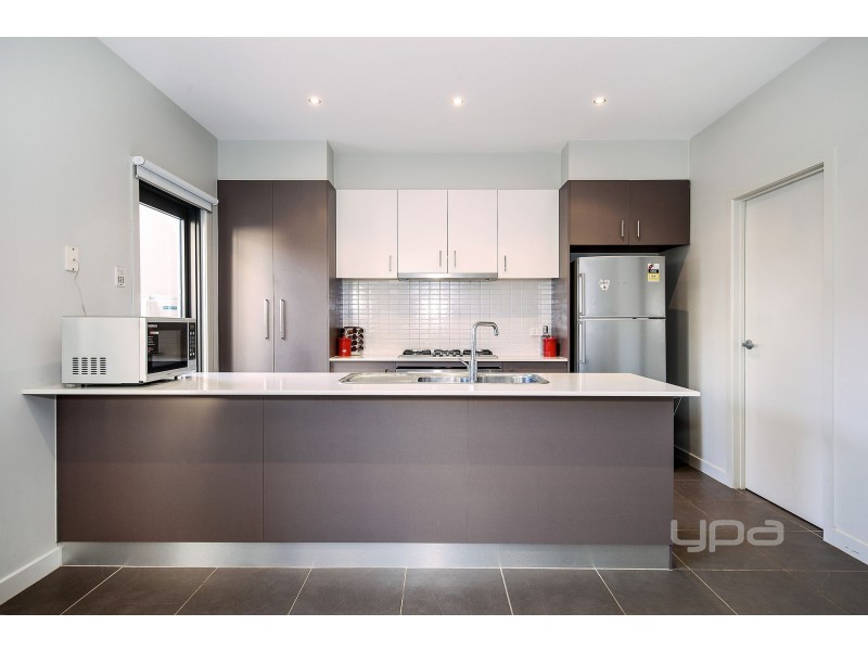 58 Commercial Road, Caroline Springs VIC 3023