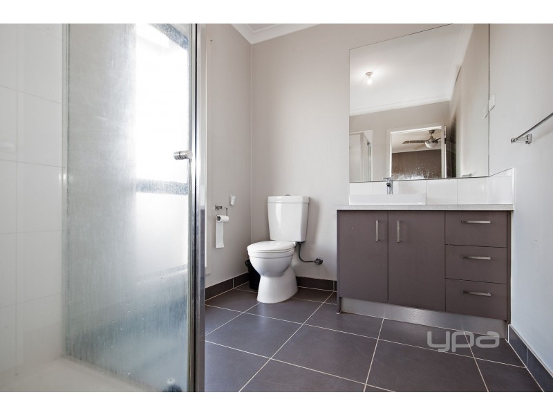 58 Commercial Road, Caroline Springs VIC 3023