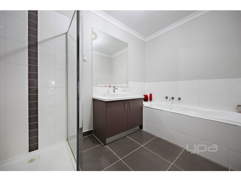 58 Commercial Road, Caroline Springs VIC 3023