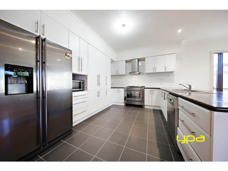 3 Tumbalong Street, Caroline Springs VIC 3023