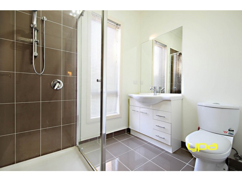 3 Tumbalong Street, Caroline Springs VIC 3023