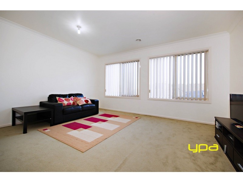 3 Tumbalong Street, Caroline Springs VIC 3023