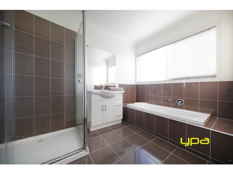 3 Tumbalong Street, Caroline Springs VIC 3023