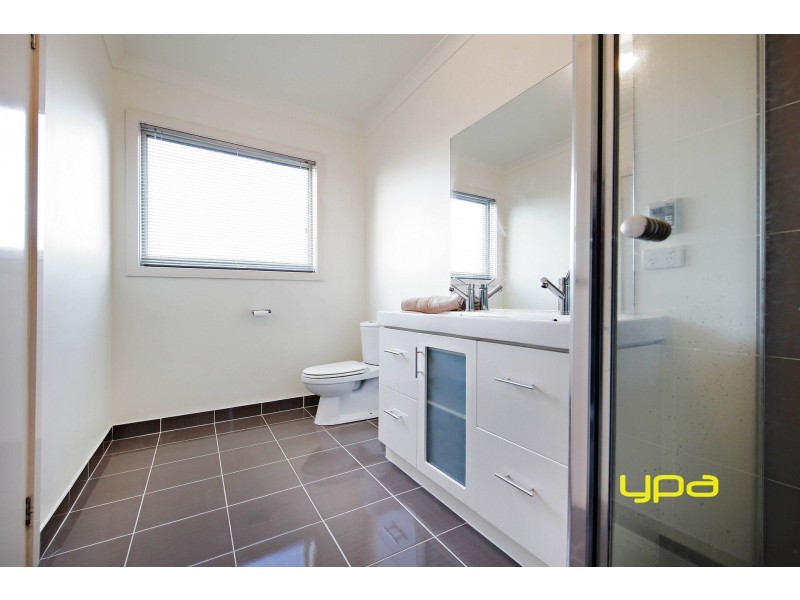 3 Tumbalong Street, Caroline Springs VIC 3023