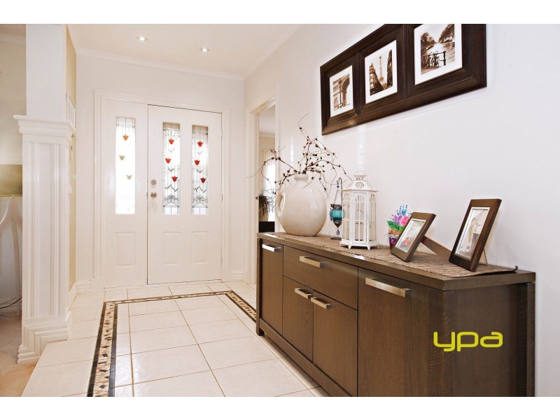 3 Alpine Gardens, Caroline Springs VIC 3023