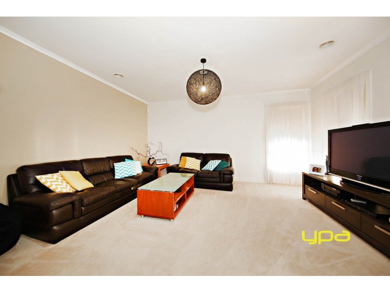 3 Alpine Gardens, Caroline Springs VIC 3023