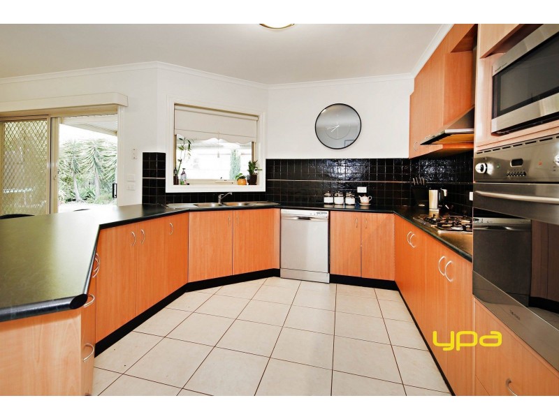 3 Alpine Gardens, Caroline Springs VIC 3023