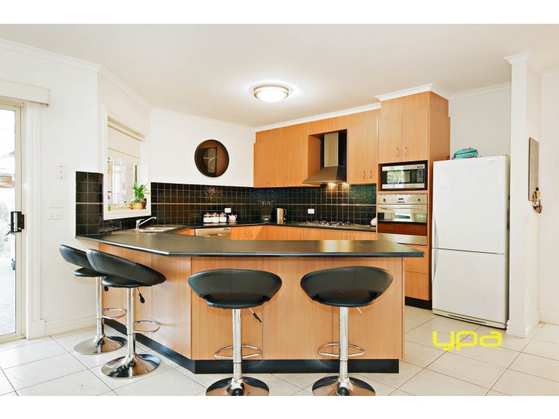 3 Alpine Gardens, Caroline Springs VIC 3023