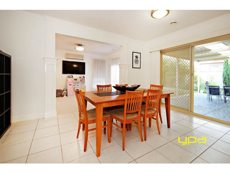 3 Alpine Gardens, Caroline Springs VIC 3023