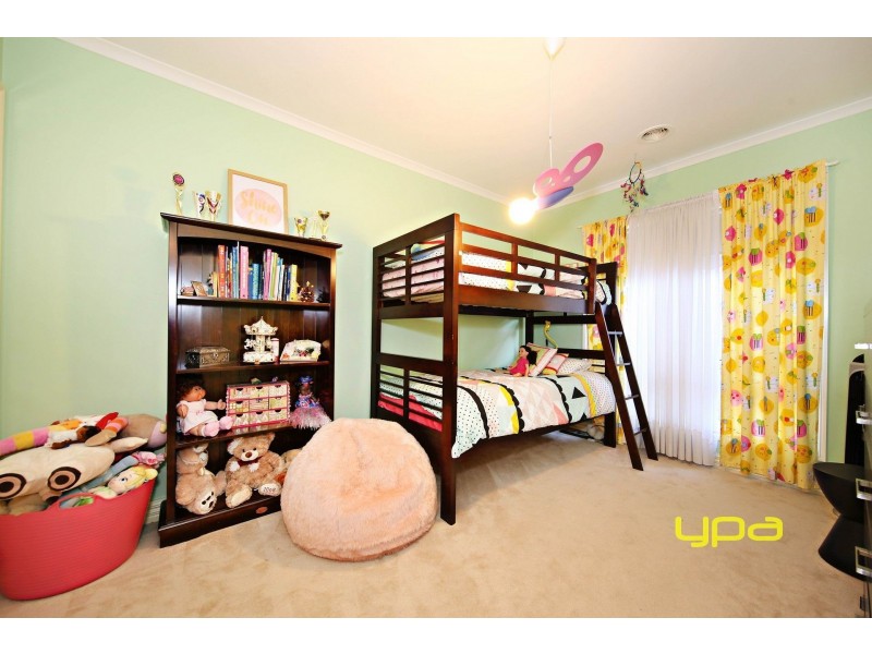 3 Alpine Gardens, Caroline Springs VIC 3023