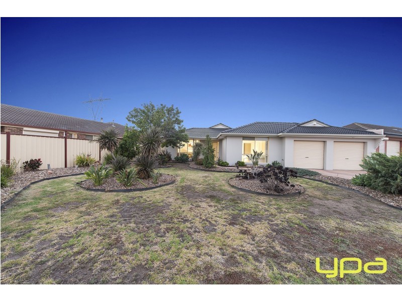 15 Clematis Drive, Taylors Lakes VIC 3038