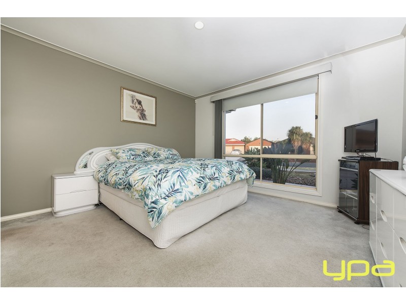 15 Clematis Drive, Taylors Lakes VIC 3038