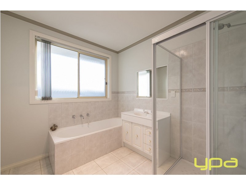 15 Clematis Drive, Taylors Lakes VIC 3038