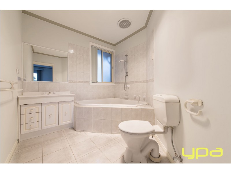 15 Clematis Drive, Taylors Lakes VIC 3038