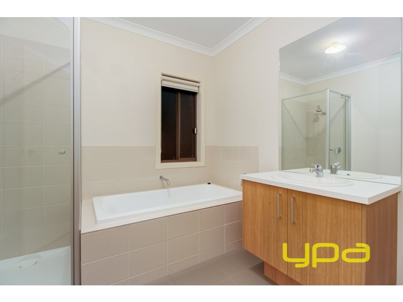 4 Shearer Way, Rockbank VIC 3335