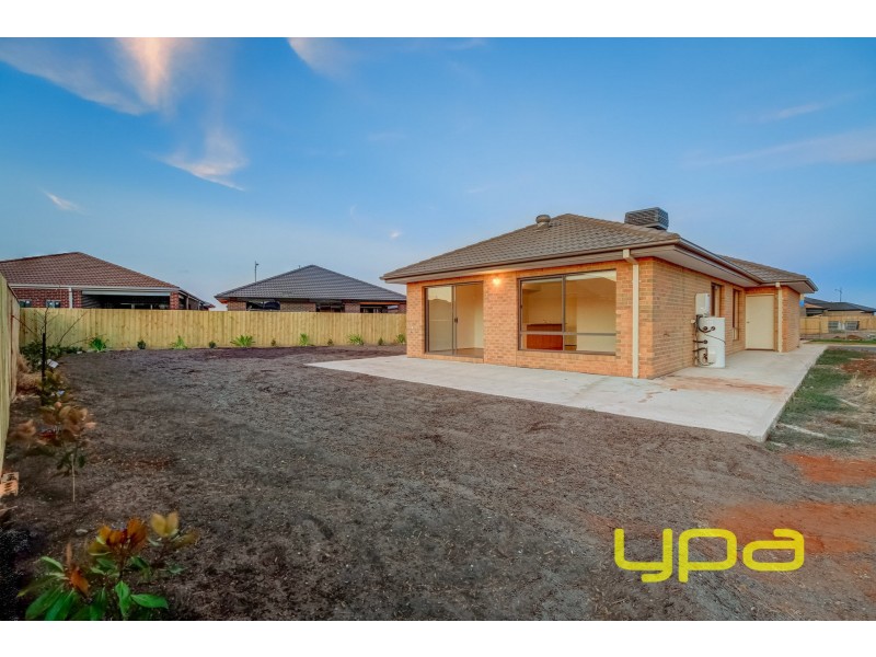 4 Shearer Way, Rockbank VIC 3335