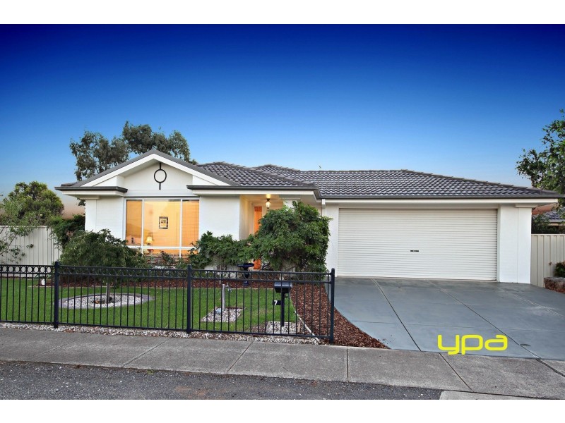 7 Cathedral Mews, Caroline Springs VIC 3023