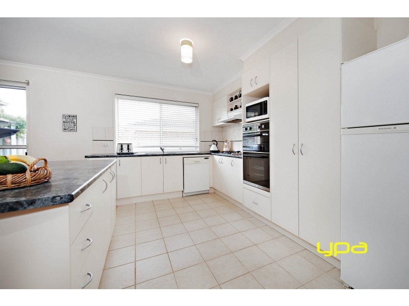 7 Cathedral Mews, Caroline Springs VIC 3023