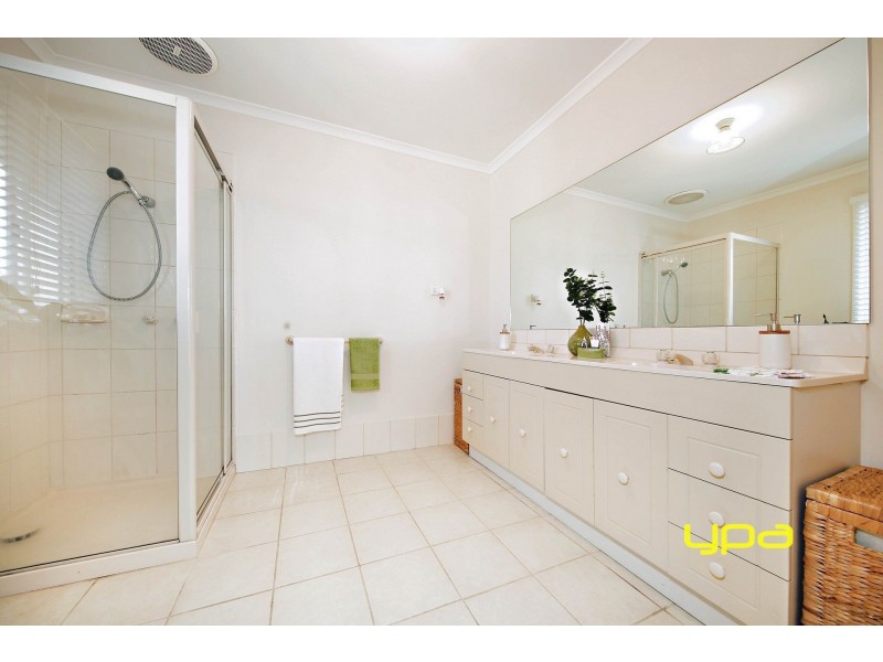 7 Cathedral Mews, Caroline Springs VIC 3023