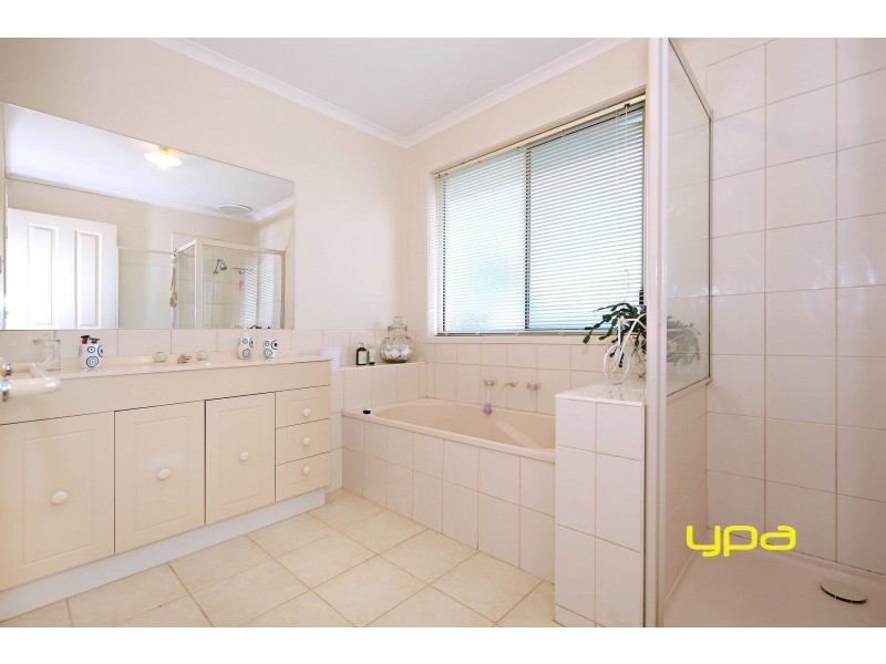 7 Cathedral Mews, Caroline Springs VIC 3023