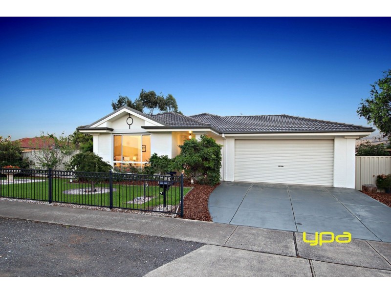 7 Cathedral Mews, Caroline Springs VIC 3023