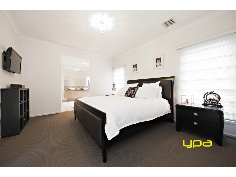 12 Marine Parade, Caroline Springs VIC 3023