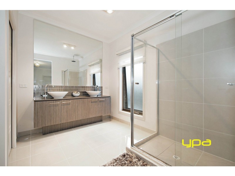 12 Marine Parade, Caroline Springs VIC 3023