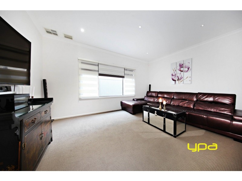 12 Marine Parade, Caroline Springs VIC 3023