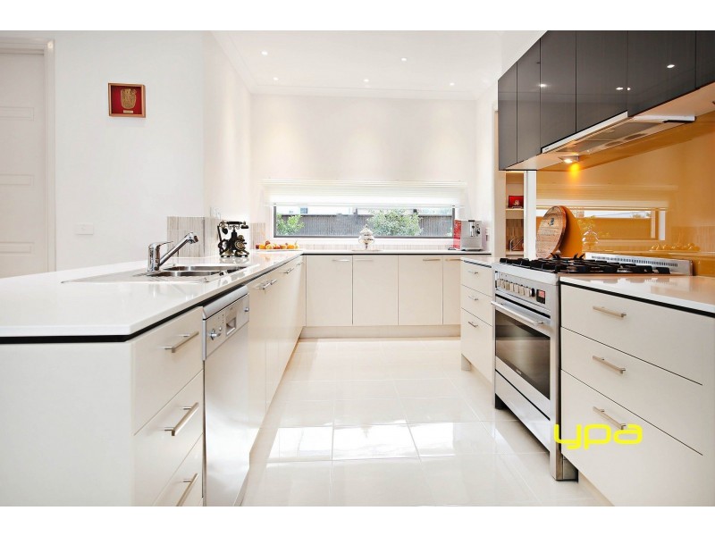 12 Marine Parade, Caroline Springs VIC 3023