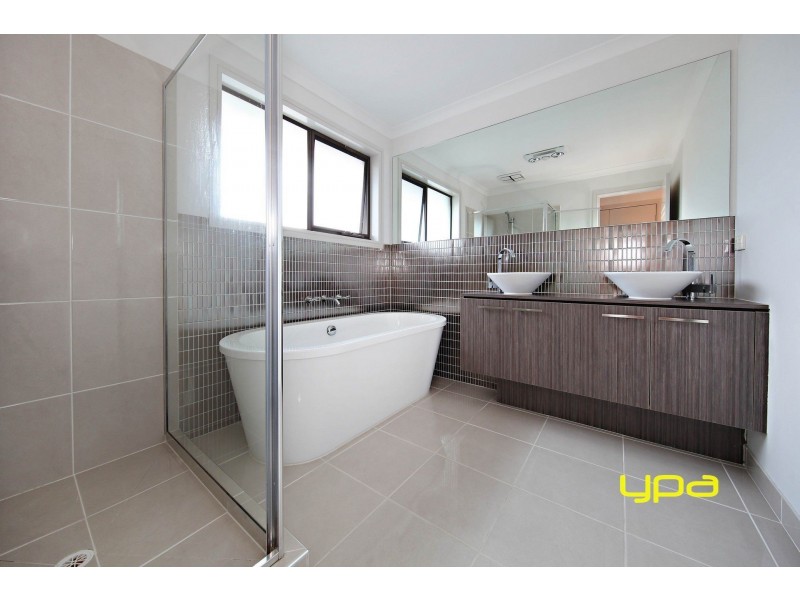 12 Marine Parade, Caroline Springs VIC 3023