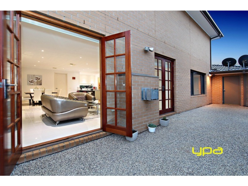 12 Marine Parade, Caroline Springs VIC 3023