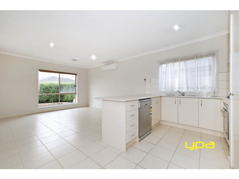 23 Dobell Crescent, Caroline Springs VIC 3023