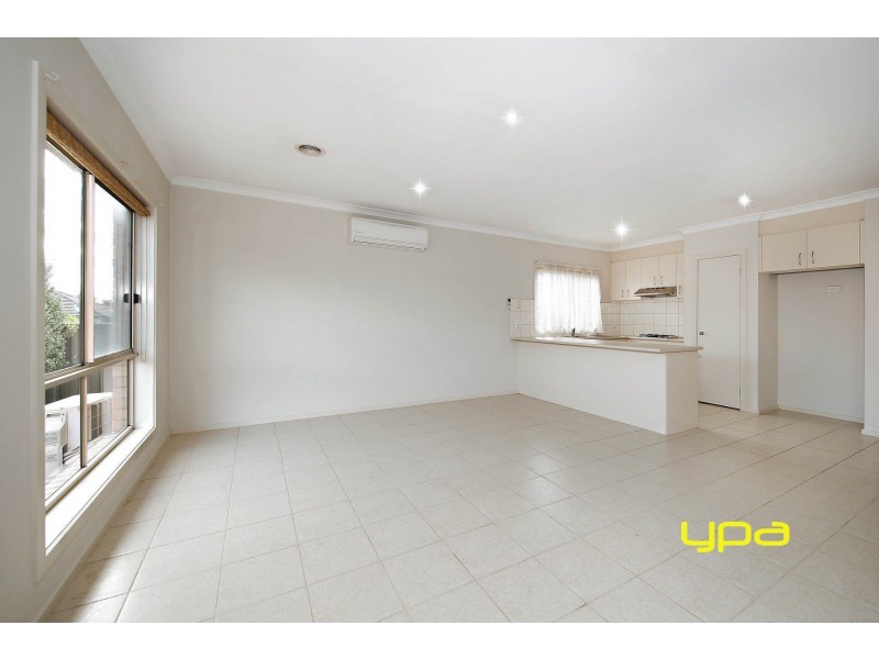 23 Dobell Crescent, Caroline Springs VIC 3023