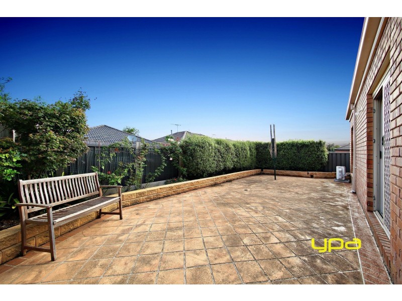 23 Dobell Crescent, Caroline Springs VIC 3023