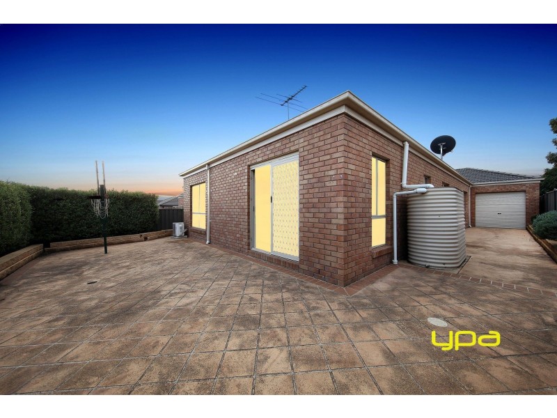 23 Dobell Crescent, Caroline Springs VIC 3023