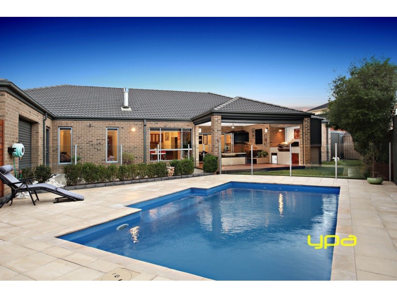 28 Drummond Street, Caroline Springs VIC 3023