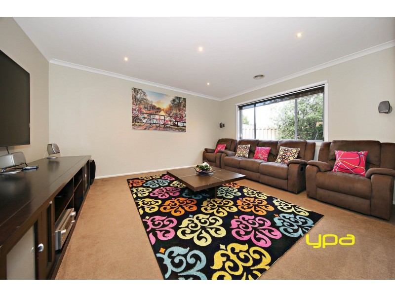 28 Drummond Street, Caroline Springs VIC 3023