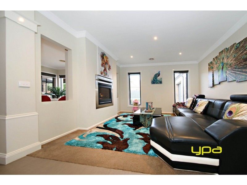 28 Drummond Street, Caroline Springs VIC 3023