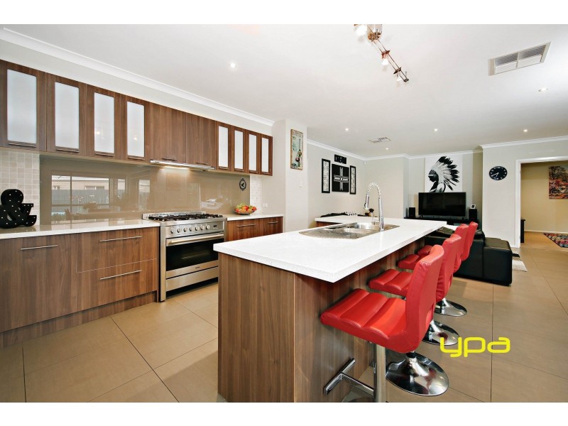 28 Drummond Street, Caroline Springs VIC 3023