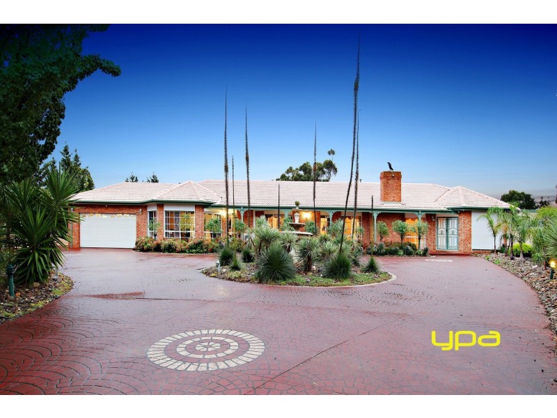 6 Robinia Close, Hillside VIC 3037