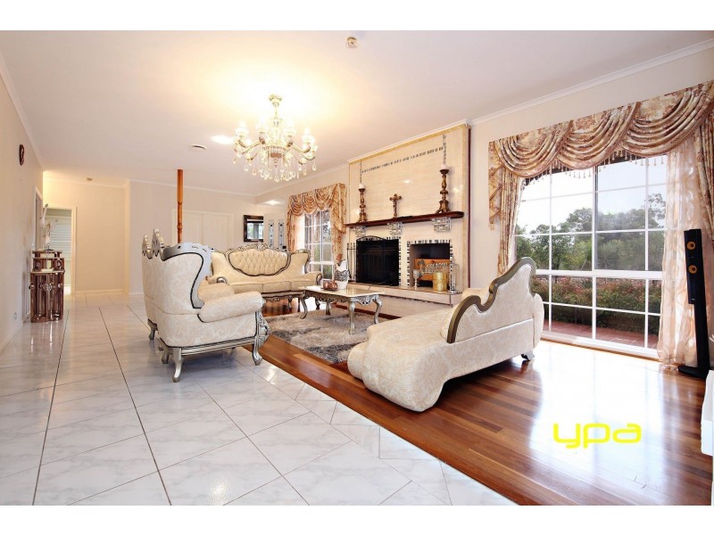 6 Robinia Close, Hillside VIC 3037