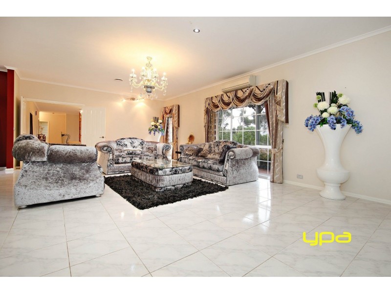 6 Robinia Close, Hillside VIC 3037