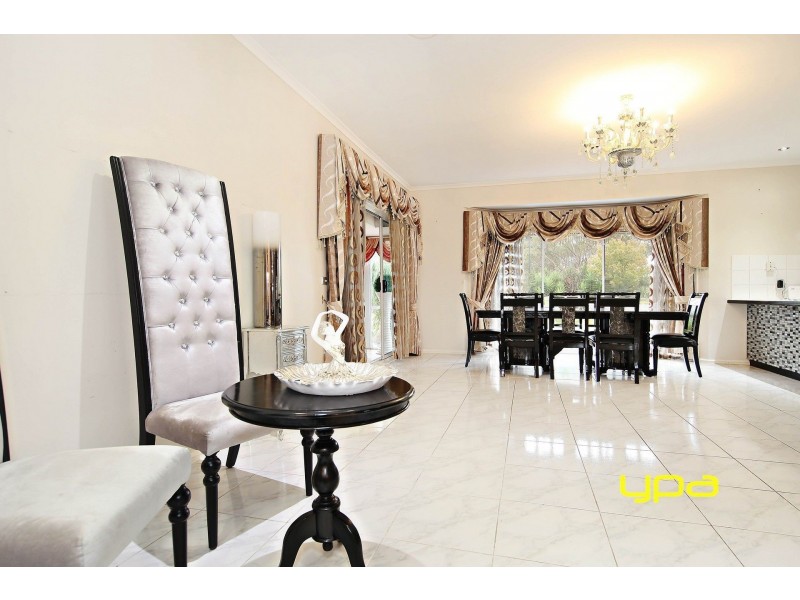 6 Robinia Close, Hillside VIC 3037