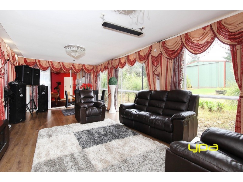 6 Robinia Close, Hillside VIC 3037