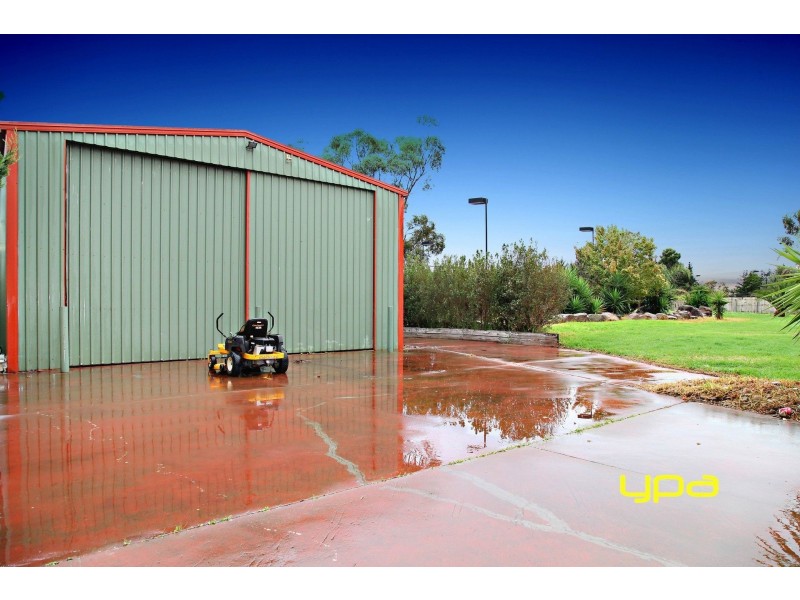 6 Robinia Close, Hillside VIC 3037