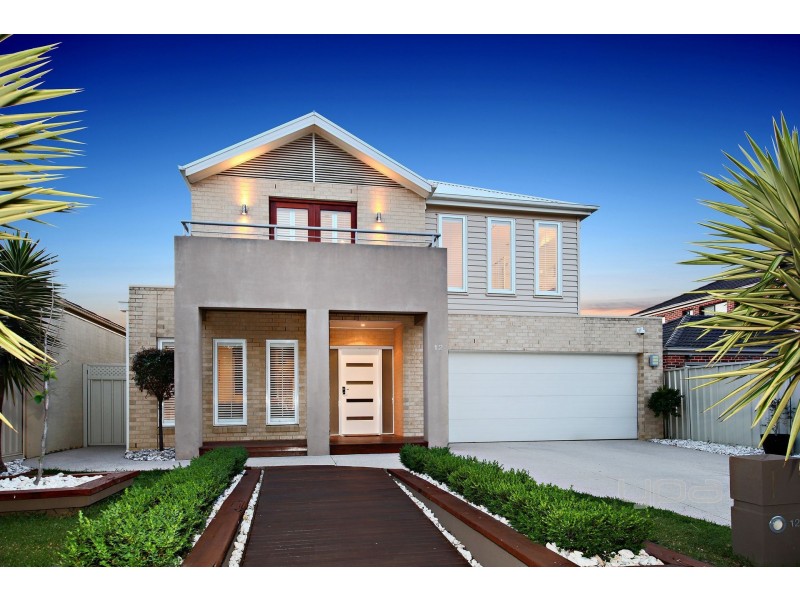 12 Narracan Close, Caroline Springs VIC 3023