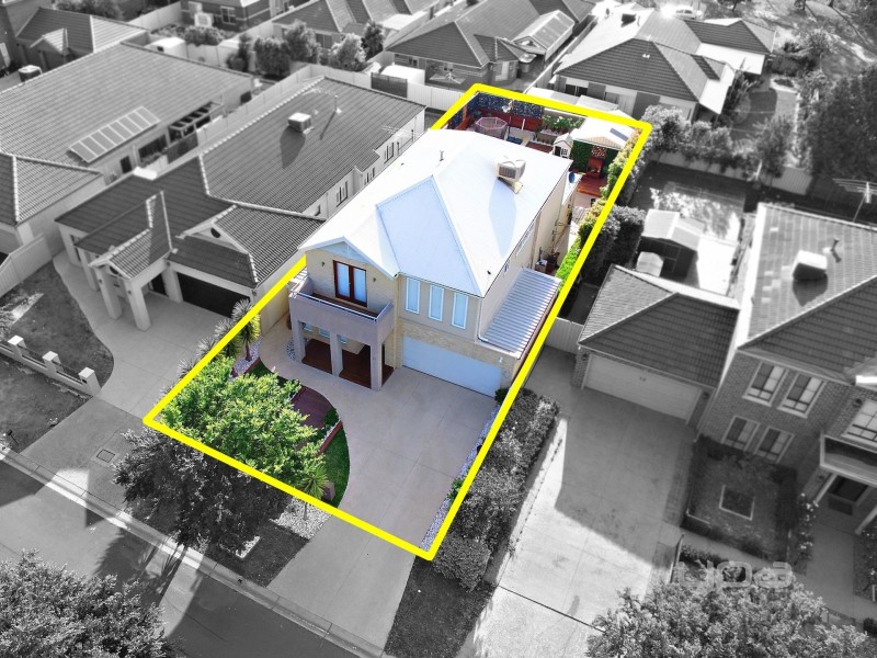 12 Narracan Close, Caroline Springs VIC 3023