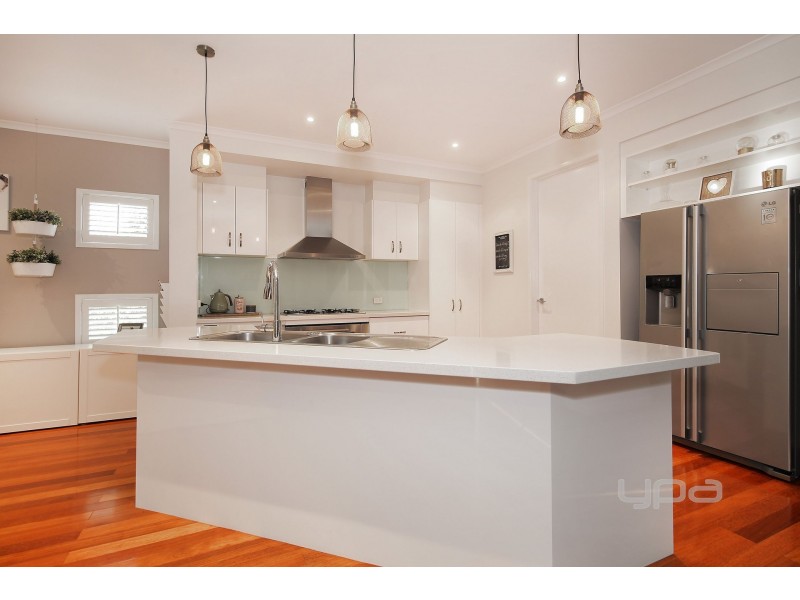 12 Narracan Close, Caroline Springs VIC 3023