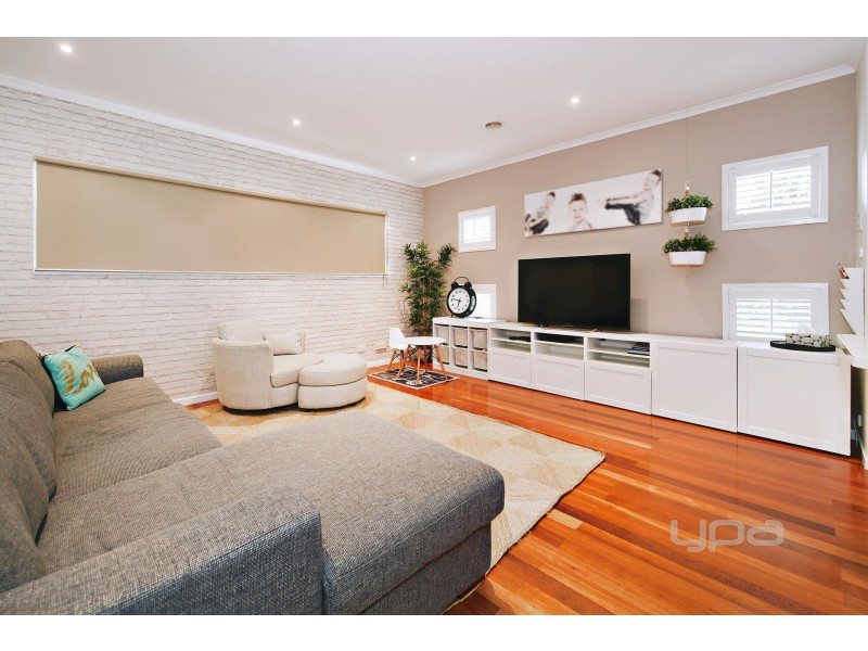 12 Narracan Close, Caroline Springs VIC 3023