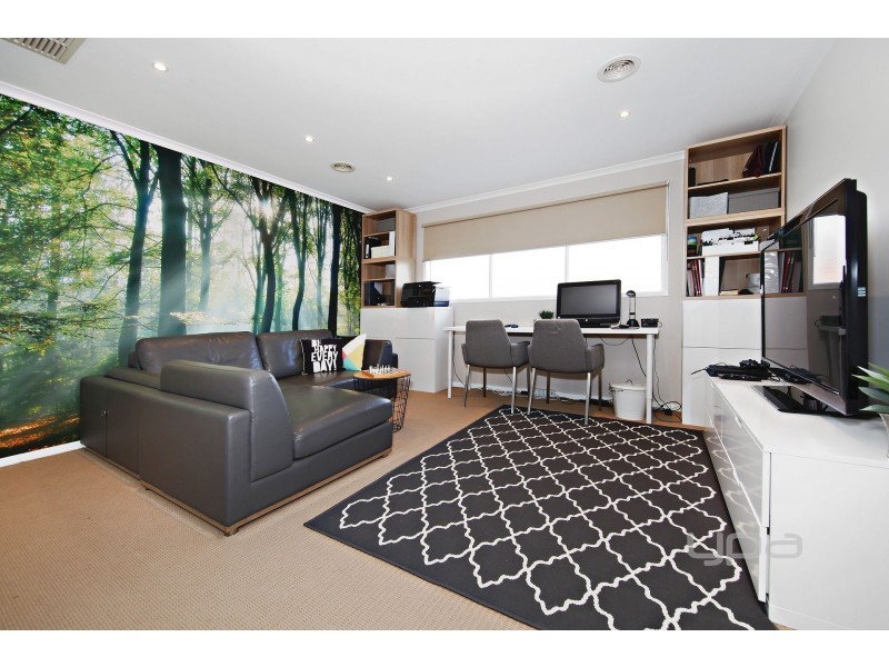 12 Narracan Close, Caroline Springs VIC 3023